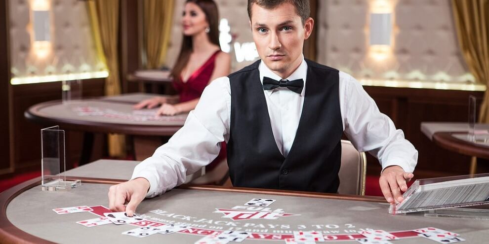 casino-dealer-live