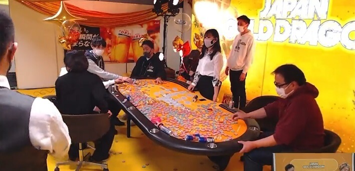 Japanese player goes on Monkey Tilt, knocks over poker table