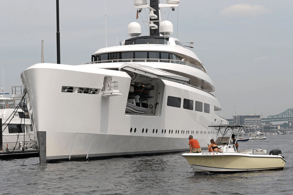 Molly's Game Players Meet on $150,000,000 Yacht