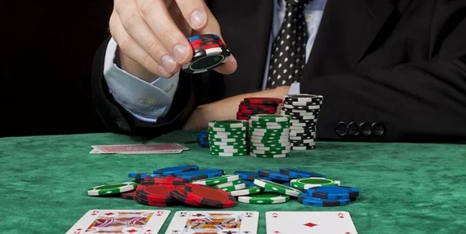 Betsizing in Poker Tournaments